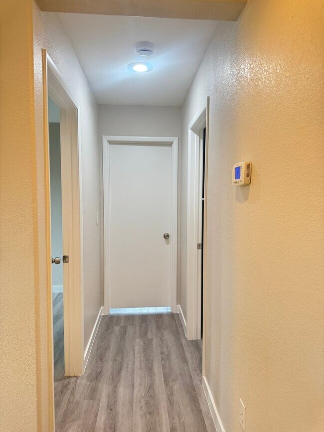 Building Photo - Must see 4 bedroom 2.5 baths home with NEW...