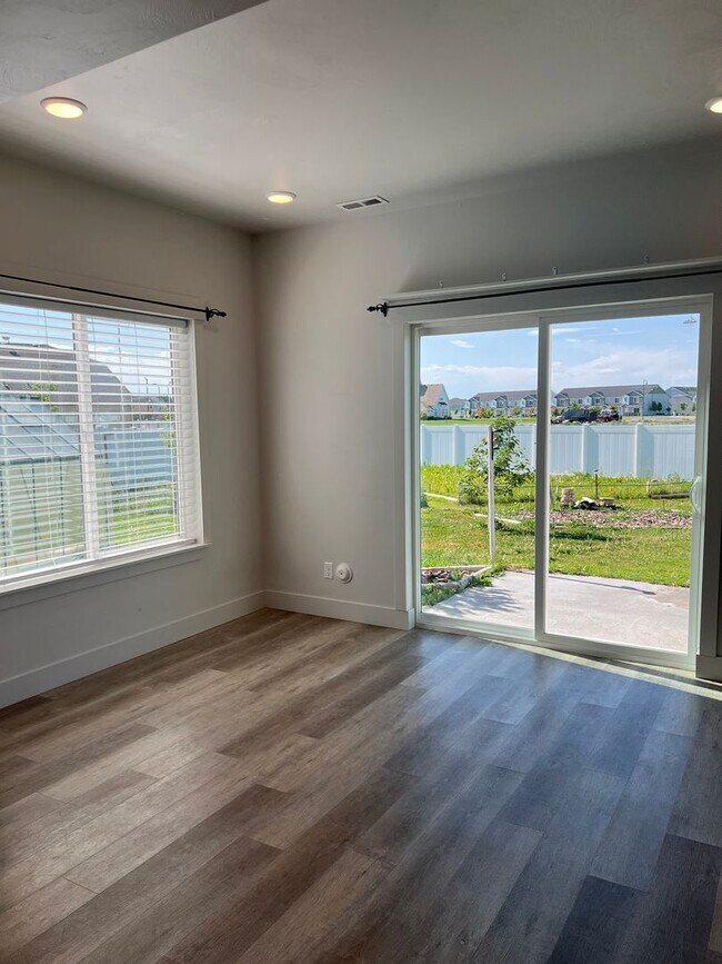 Building Photo - Beautiful 4 bed 2.5 bath home in the desirable Summerfield Subdivision