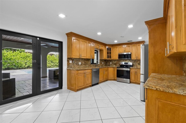 Building Photo - 743 Aledo Ave