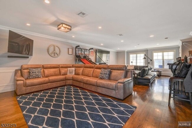 Building Photo - 25 Skymark Ct