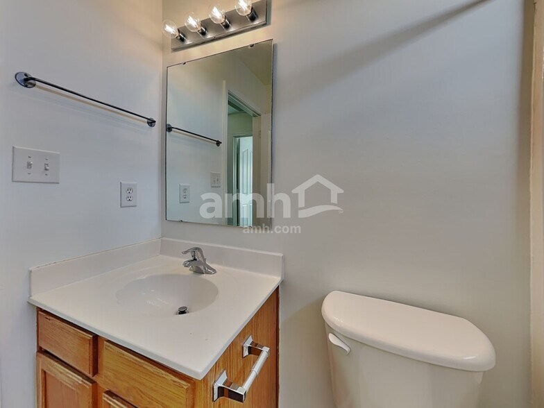 Building Photo - 133 Milroy Ln