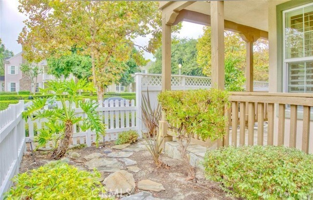 Building Photo - 2 Evergreen Rd