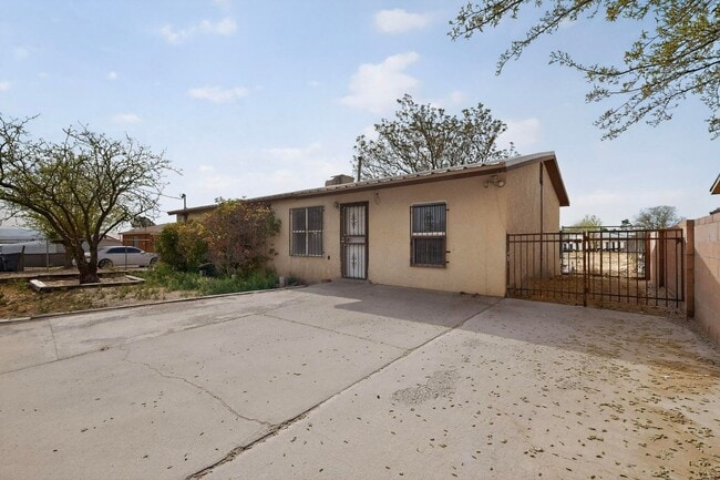 Building Photo - Rural South Valley 4 Bedroom  1.75 Bath 1256/sf