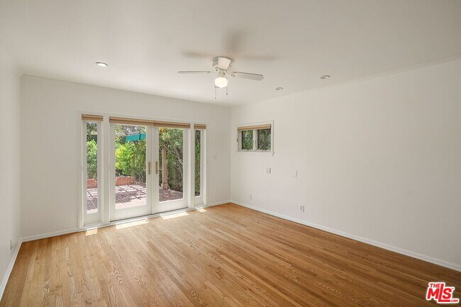 Building Photo - 434 21st Pl