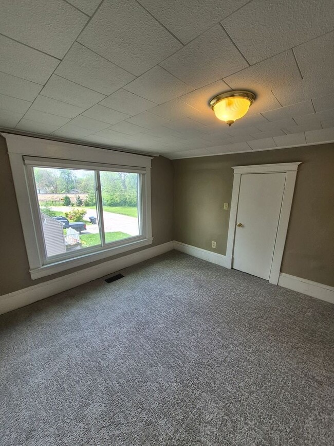 Building Photo - Charming 2 bed-1 bath in Bloomington