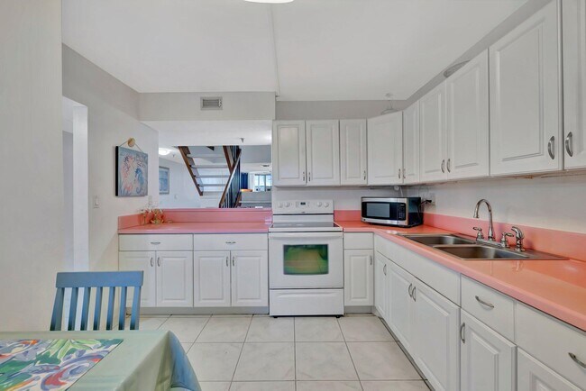 Building Photo - 355 S Ocean Dr