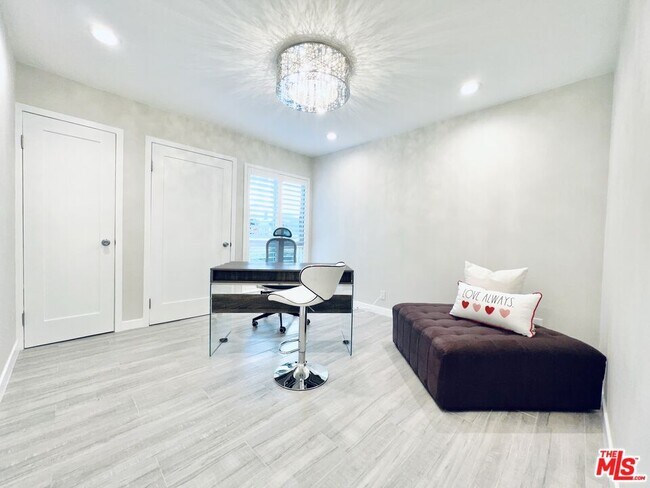 Building Photo - 4642 Park Granada Park