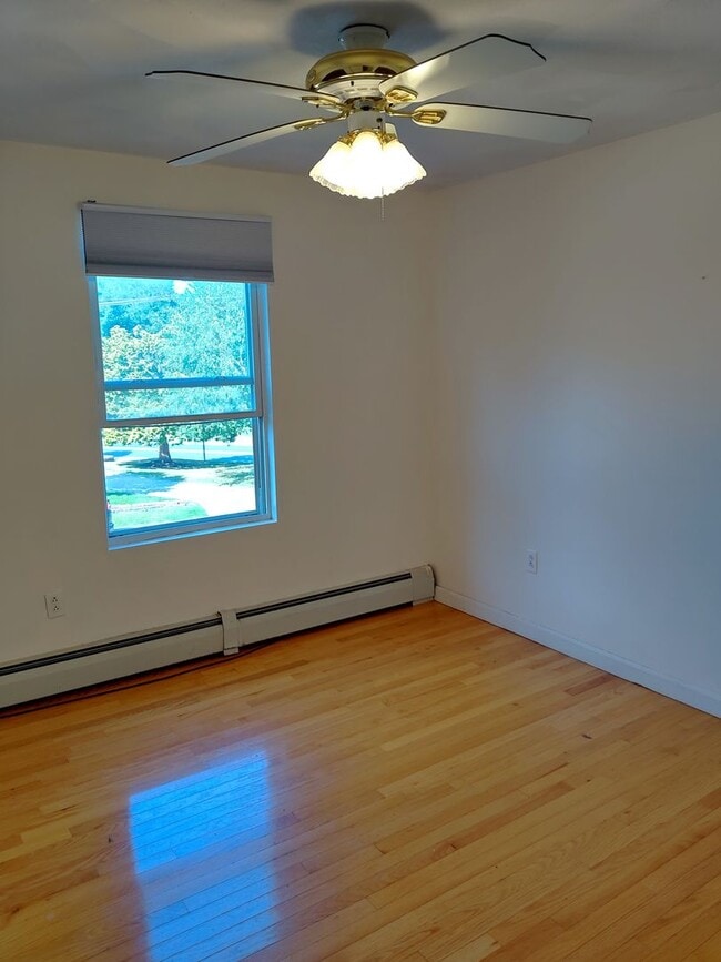 Building Photo - ****Cranston West/Stonehill - Single Famil...
