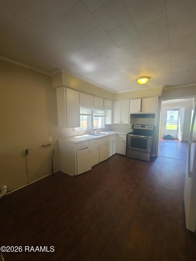 Building Photo - 1032 N Railroad Ave