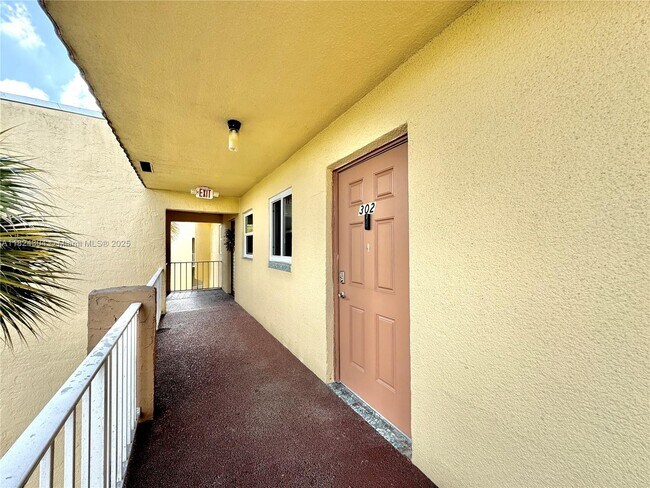 Building Photo - 8305 Sunrise Lakes Blvd