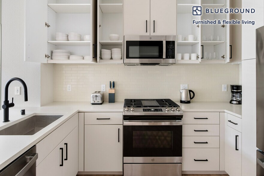 Building Photo - 555 E Evelyn Ave