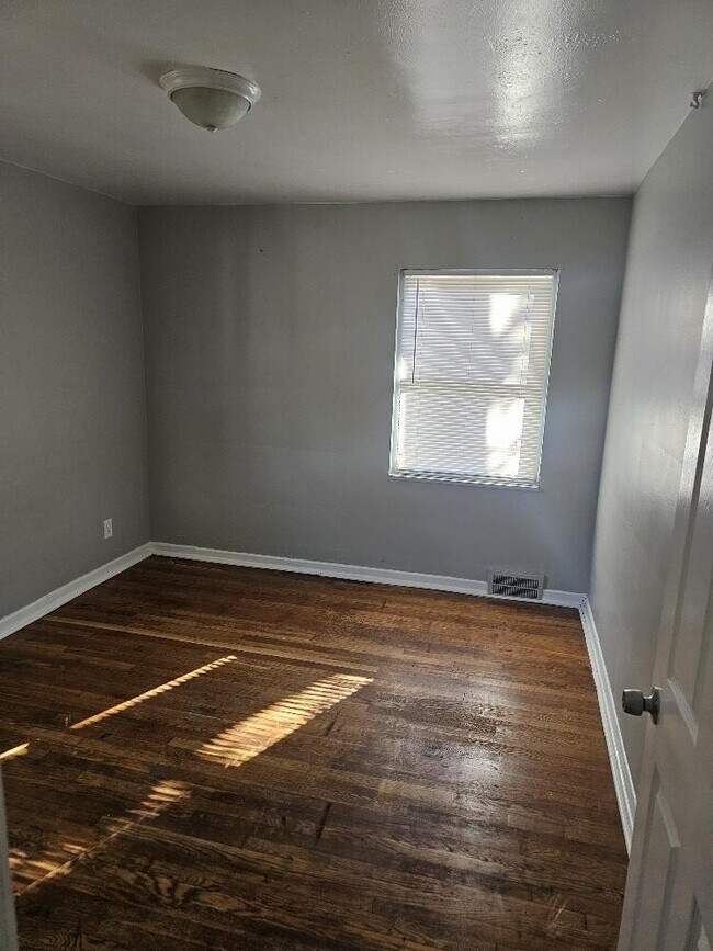 Building Photo - 5772 Guilford St