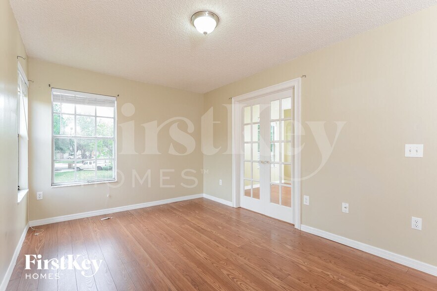 Building Photo - 870 Stone Chapel Ct