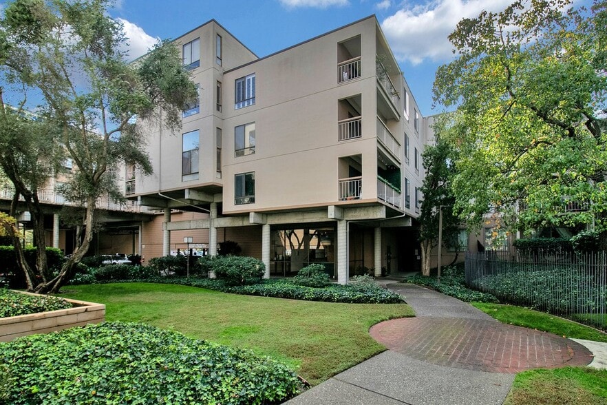 Building Photo - 310 N Civic Dr