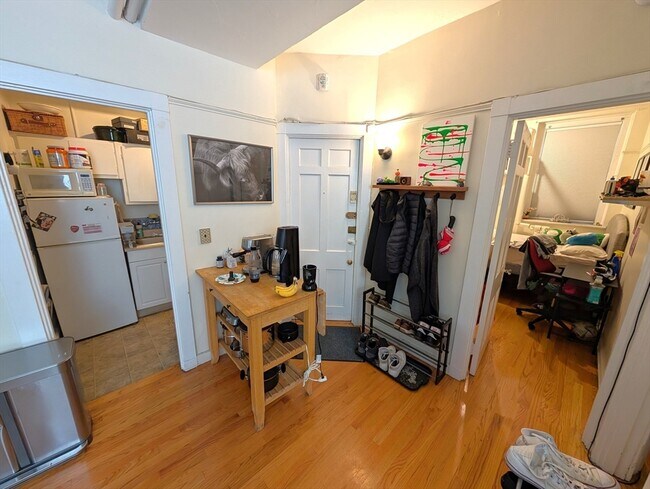 Building Photo - 10 Otis Pl
