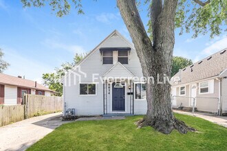 Building Photo - 4014 Woodcliffe Ave
