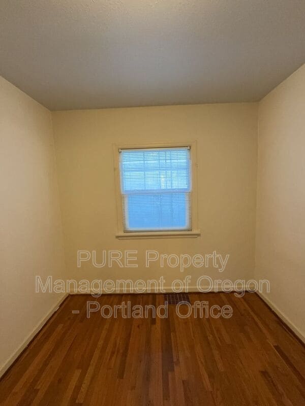 Building Photo - 715 NE 20th Ave