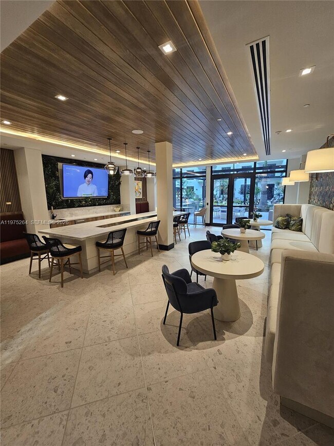 Building Photo - 1650 NE 124th St