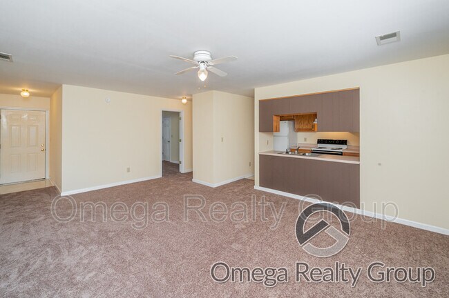 Building Photo - 484 Grey Hill Rd