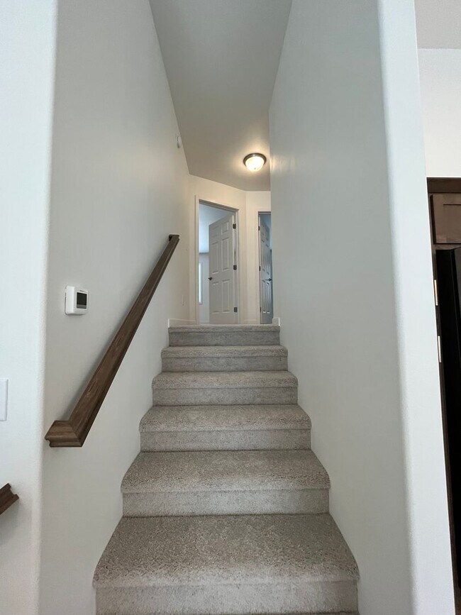 Building Photo - 3 Bed 3 Bath TownHome