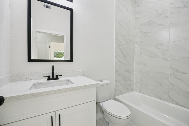 Building Photo - 301 Cartersville St