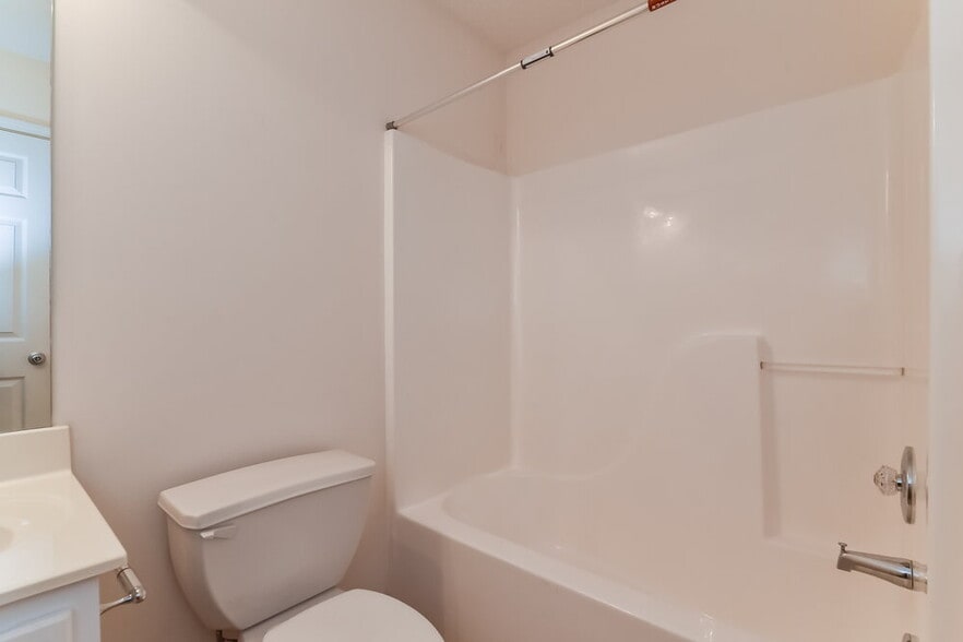 Building Photo - 3856 Pine Village Pl