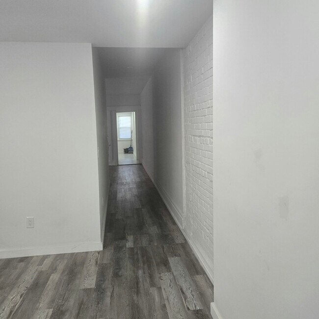 Building Photo - 1443 W 85th St