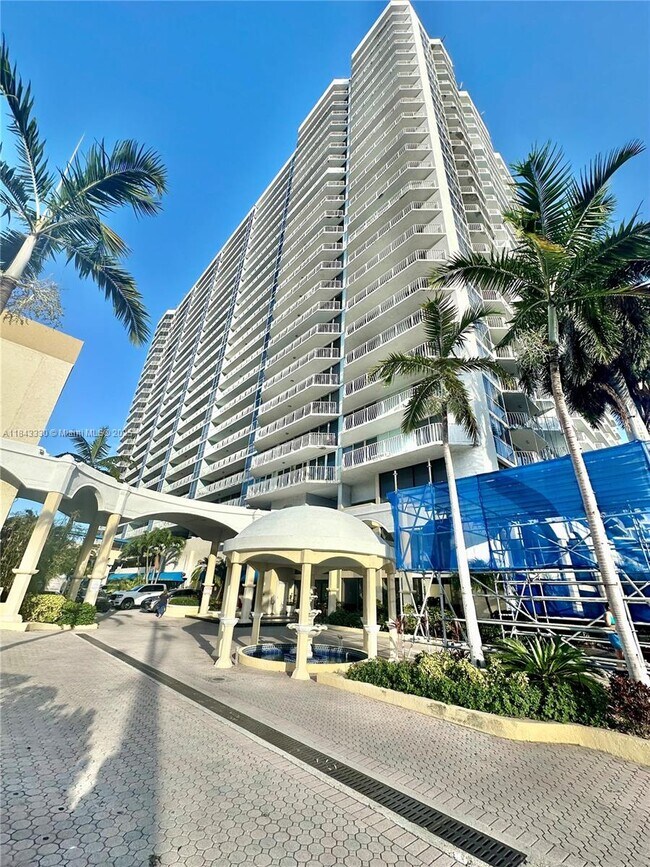 Building Photo - 7601 E Treasure Dr