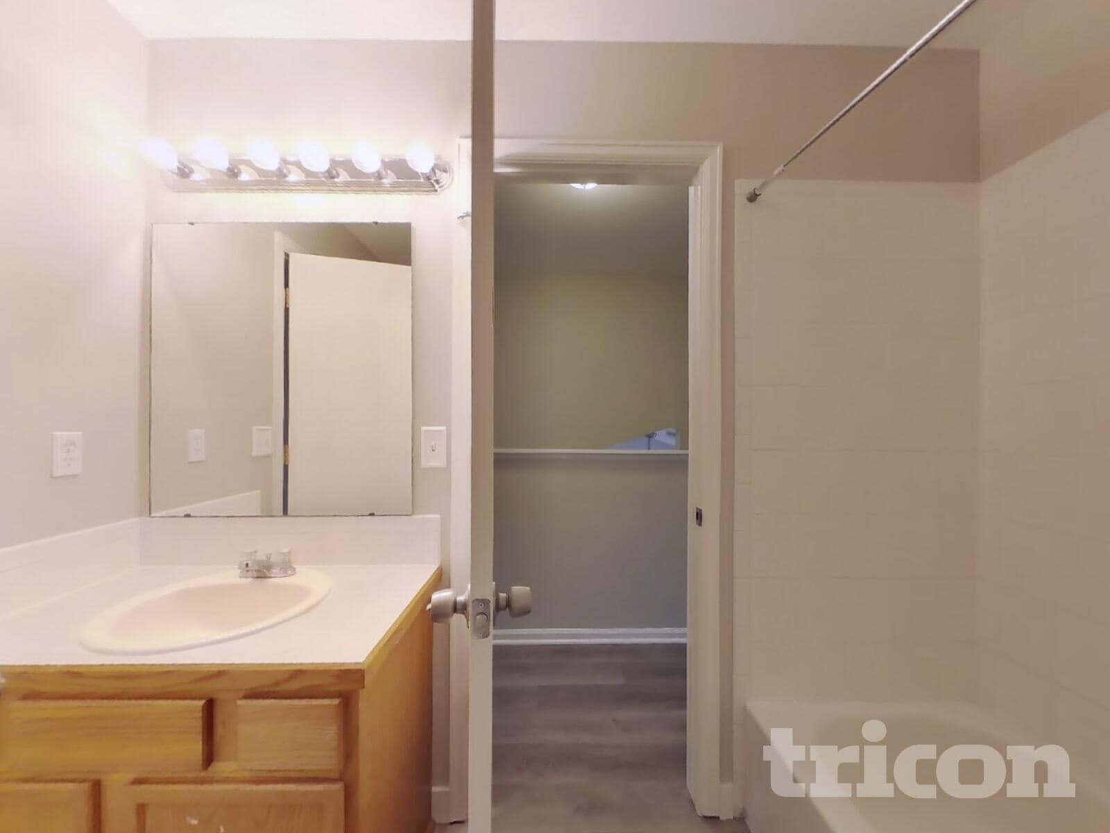 Building Photo - 500 N 28th Ave