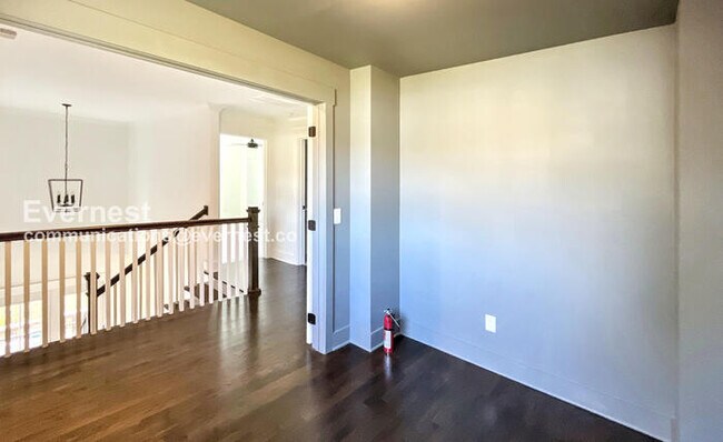 Building Photo - 174 Lynda Cir