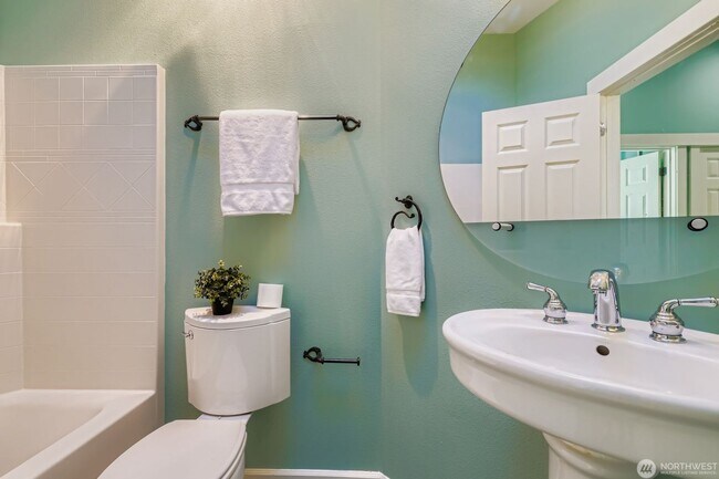 Building Photo - 3Bd/3.5Ba Seattle Townhouse