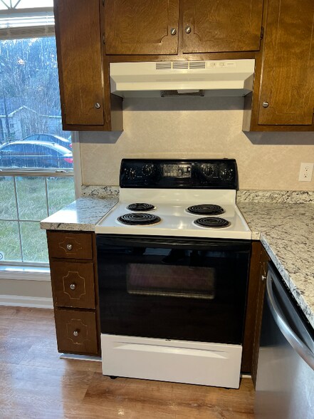 Building Photo - 2144 Hunter Ct