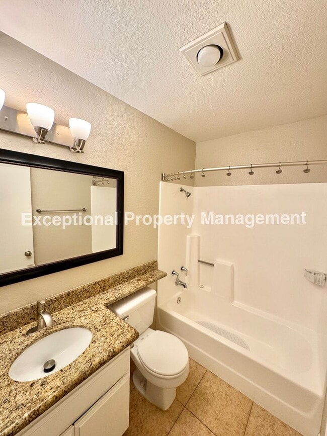 Building Photo - Ready to move in 2 bedroom 3 bath home!