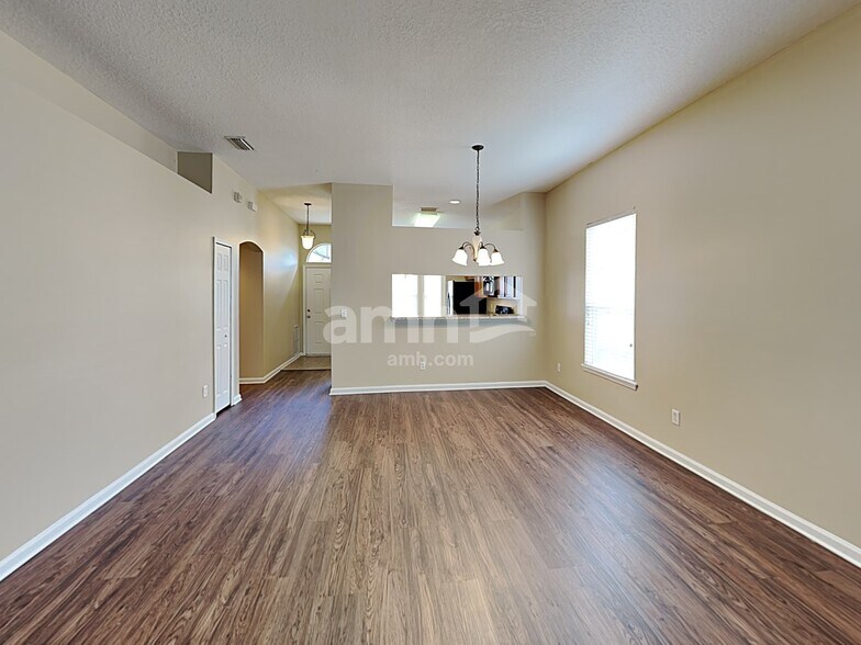 Building Photo - 10902 Campus Heights Ln