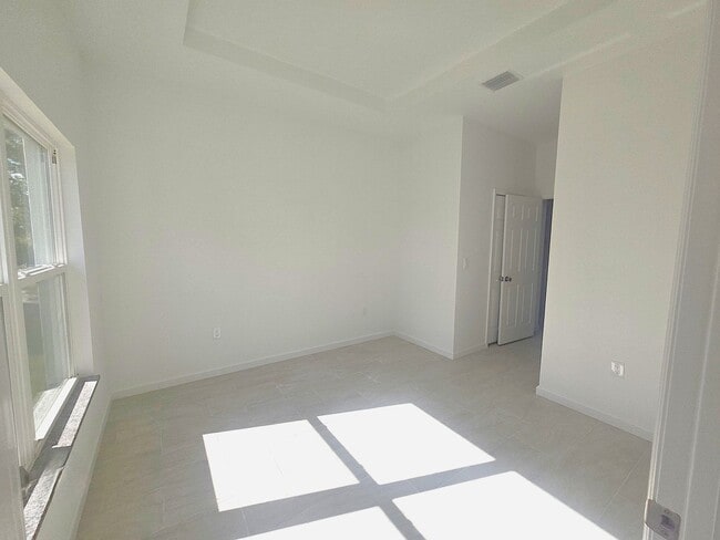 Building Photo - Brand New 4/2/2- South Lehigh Acres