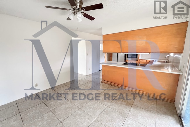 Building Photo - 3Bed/2Bath Apartment at 48th St/Thomas! Move-In Ready on 05/14/2026!--FENCED-IN YARD! NO HOA!