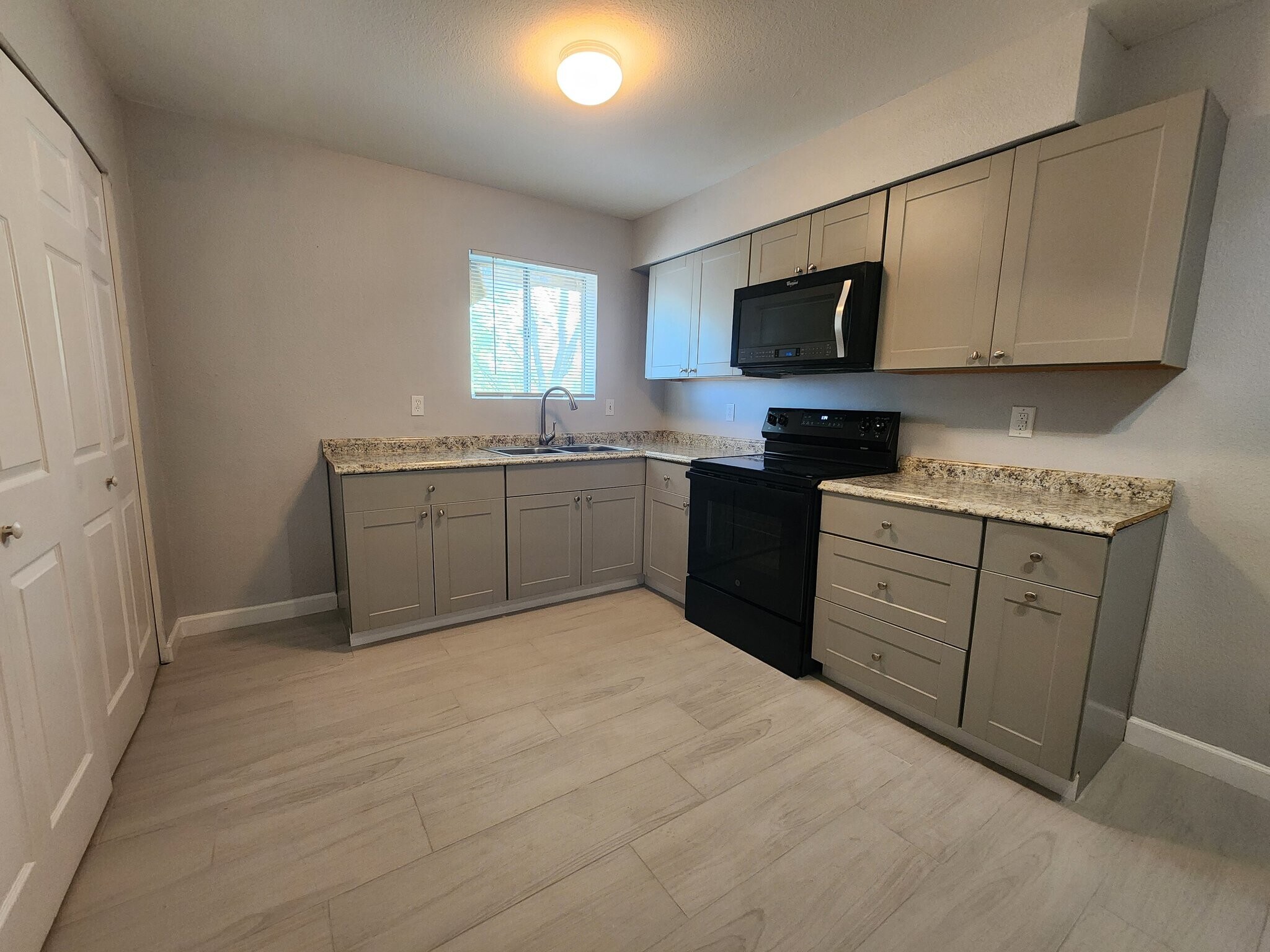 Building Photo - 143 S Doran