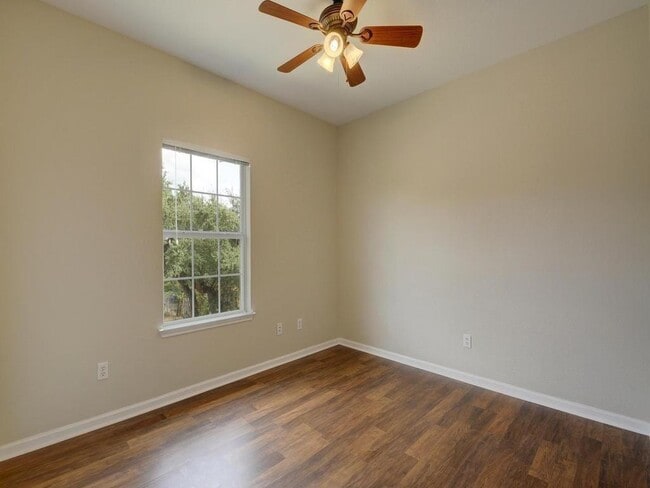 Building Photo - 1172 Oak Grove Ave