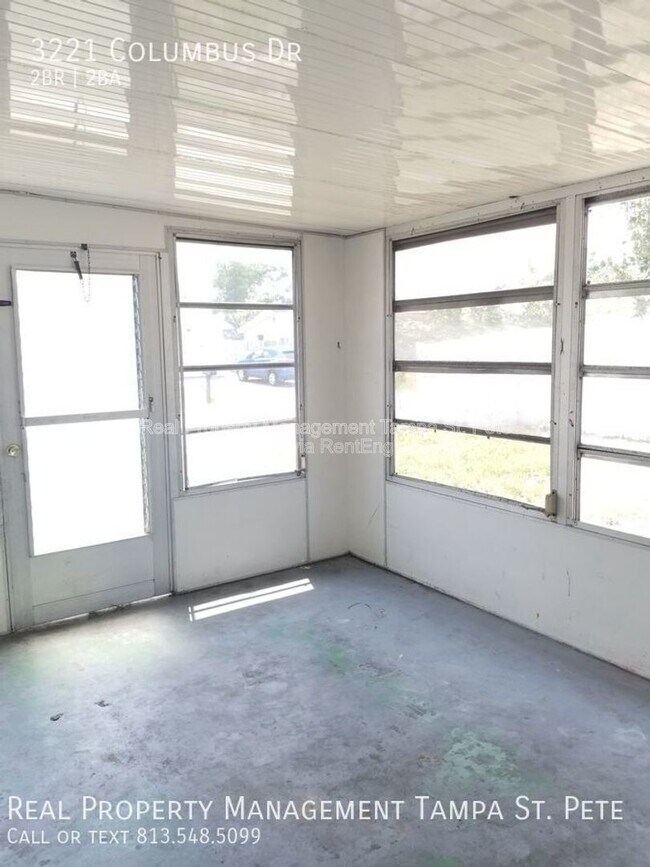 Building Photo - 3221 Columbus Dr