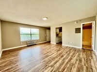 Building Photo - 701 W Sycamore St