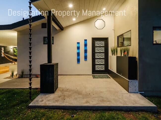 Building Photo - 6023 Eucalyptus Ln