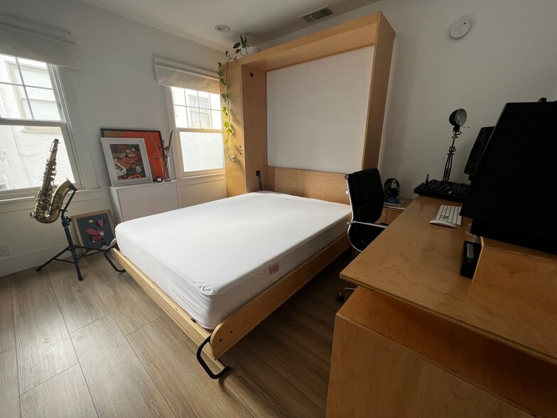 Bedroom 2 or Office 3 - 912 Sanborn Ave