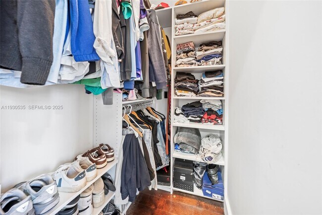 Building Photo - 6933 NW 104th Ct