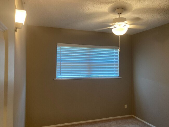 Building Photo - 224 N Oxford Dr