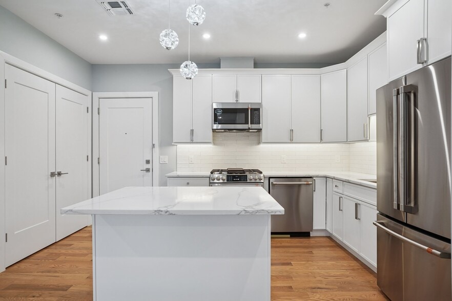 Kitchen - 106 Montgomery St