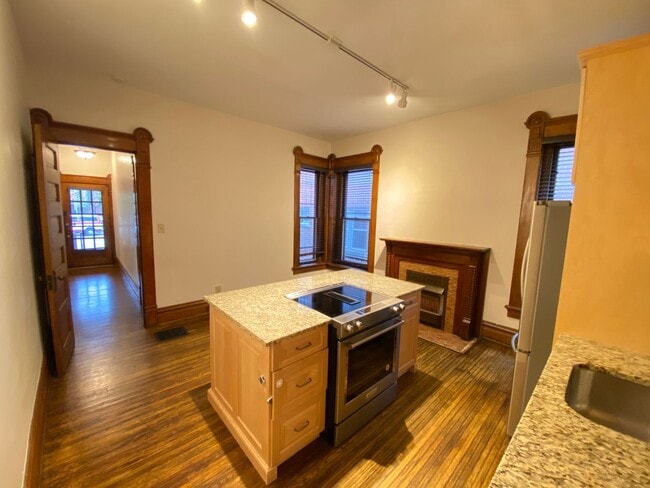 Building Photo - Neil Ave 1043-1045 NCR