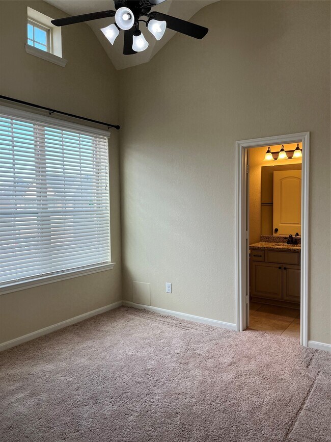 Building Photo - 12250 La Strada St