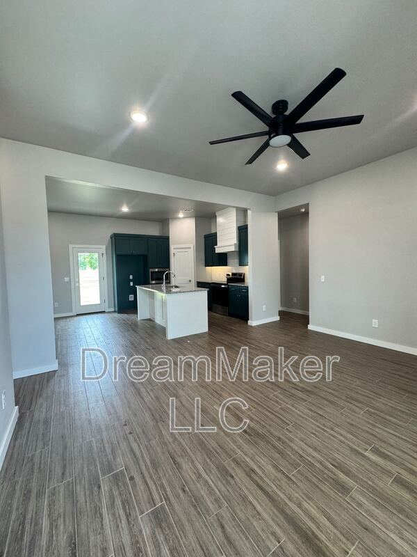 Building Photo - 761 Apple Blossom Wy