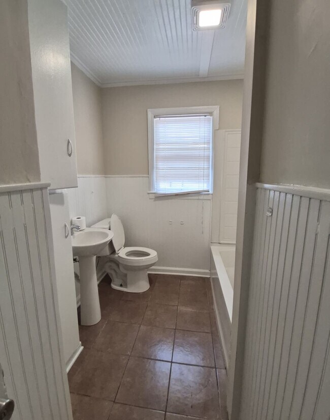 Building Photo - 206 W 60th St