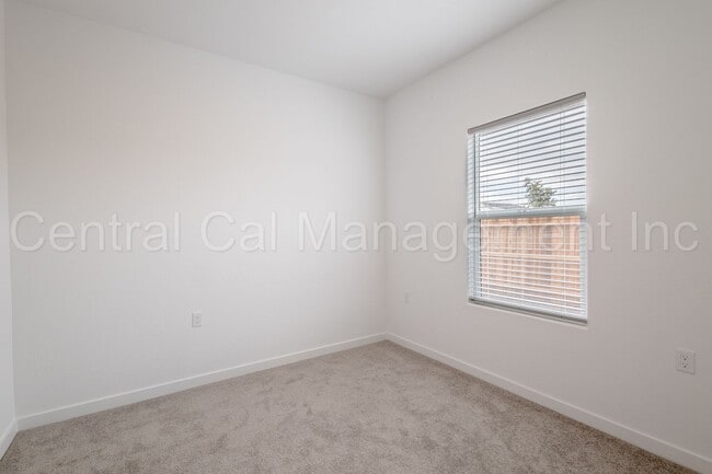 Building Photo - 4 Bedroom/2 Bath Home with Paid Solar in the Southwest - $2650 Per Month!